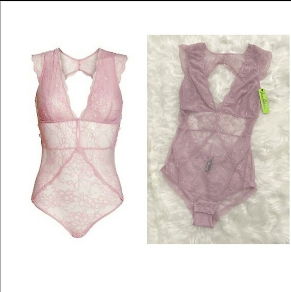 BOGO Sam Edelman Cap Sleeve Keyhole Lace Bodysuit - Picture 2 of 6